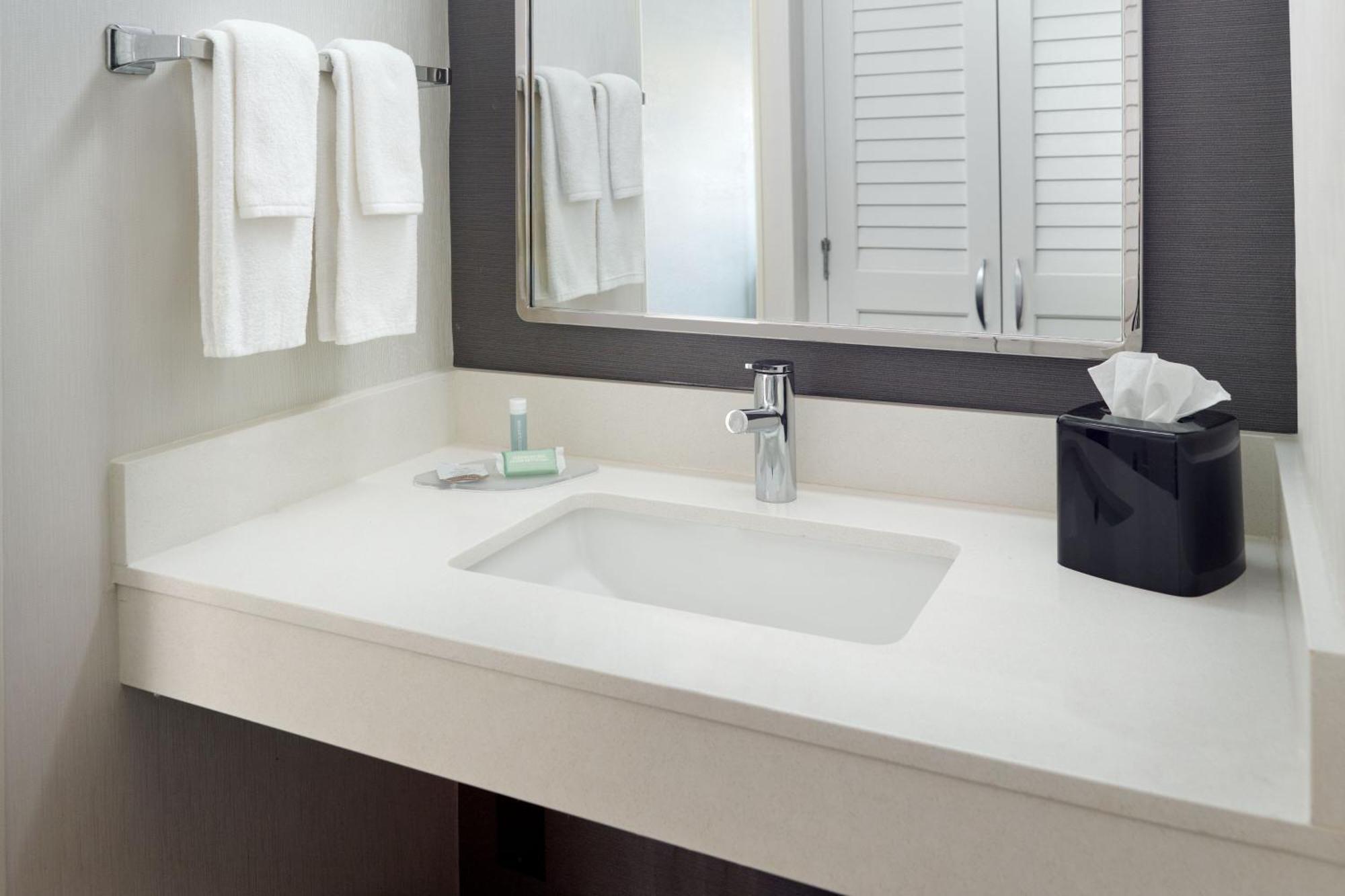 Courtyard By Marriott Charlottesville Buitenkant foto