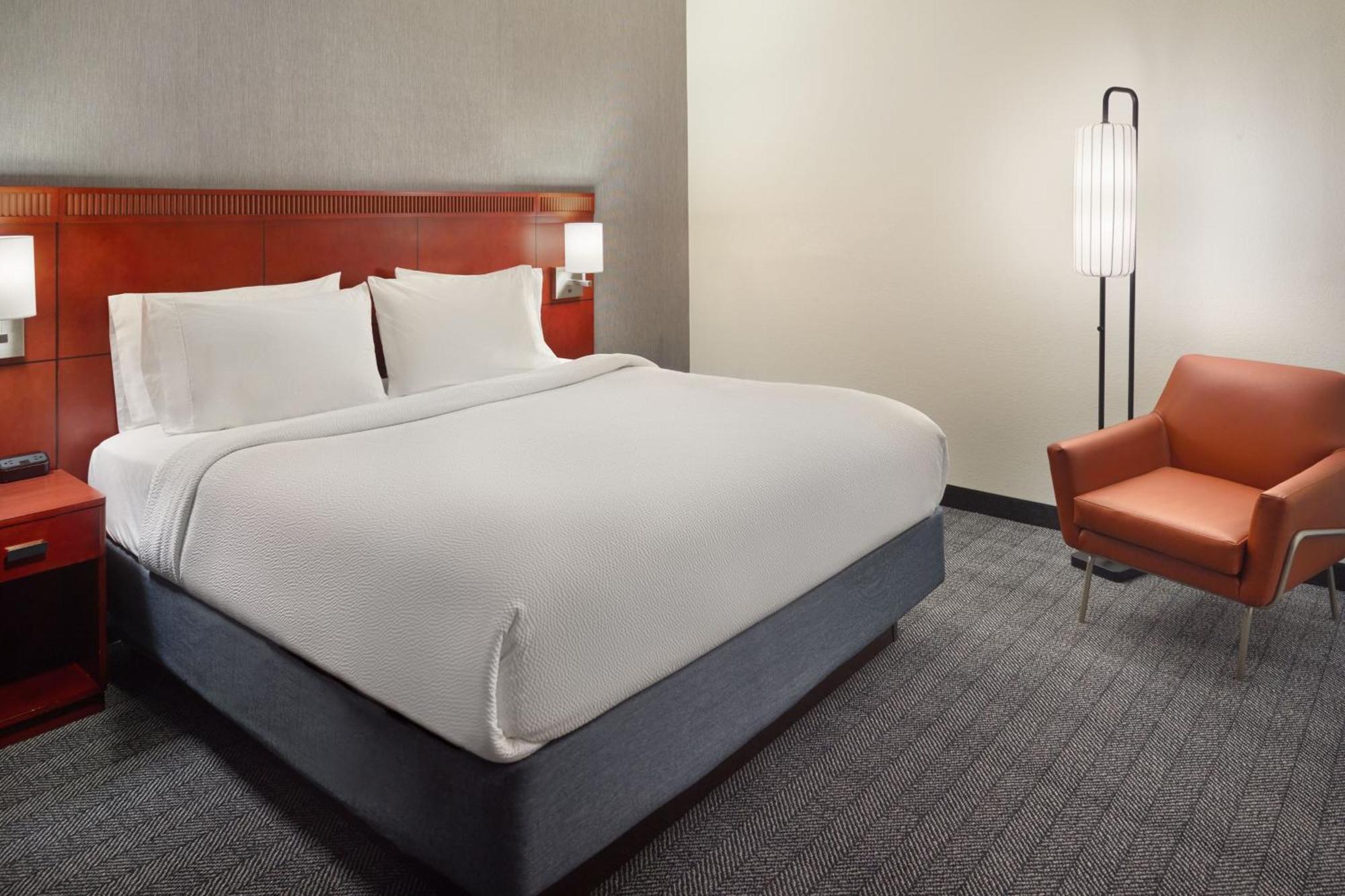 Courtyard By Marriott Charlottesville Buitenkant foto