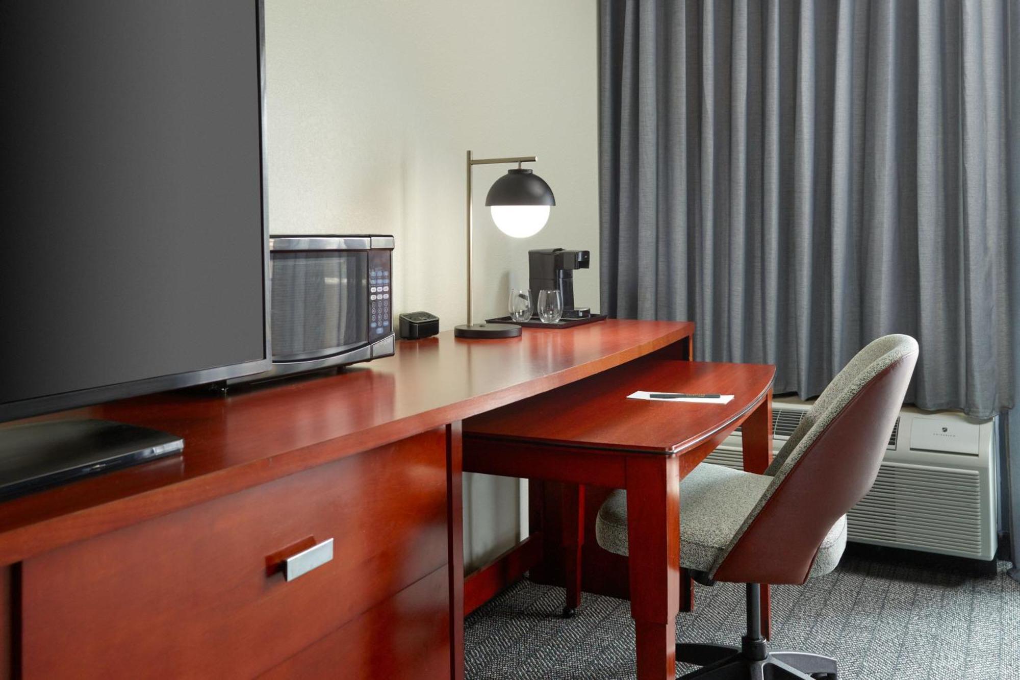 Courtyard By Marriott Charlottesville Buitenkant foto