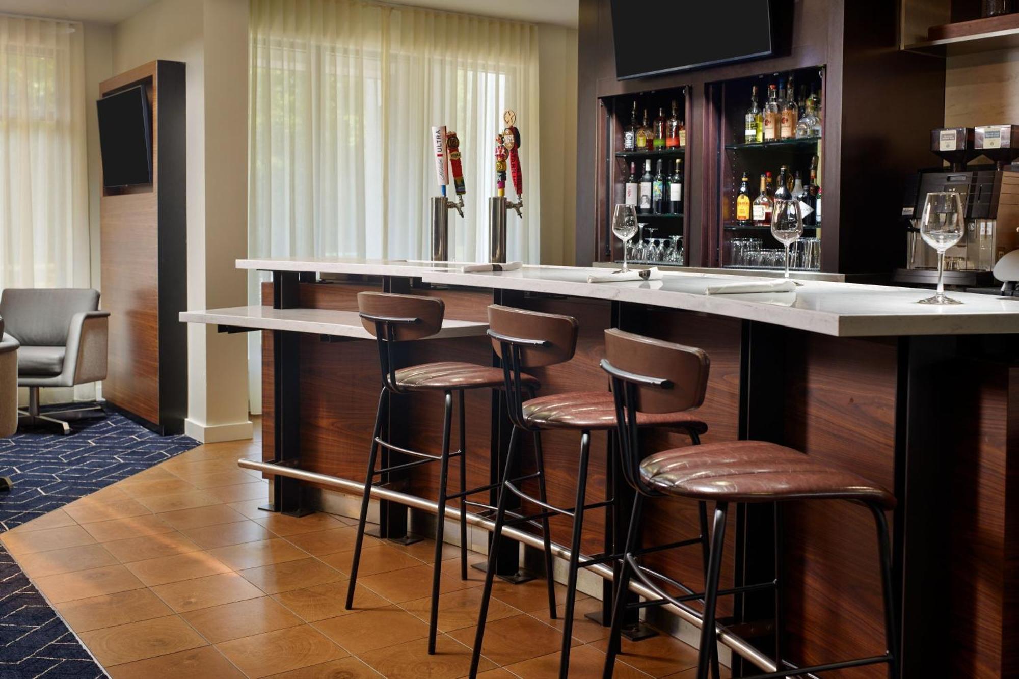 Courtyard By Marriott Charlottesville Buitenkant foto