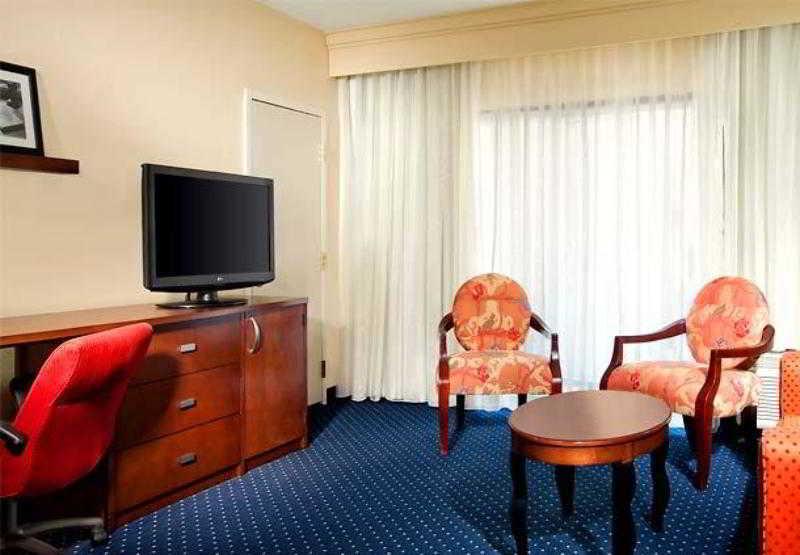 Courtyard By Marriott Charlottesville Kamer foto