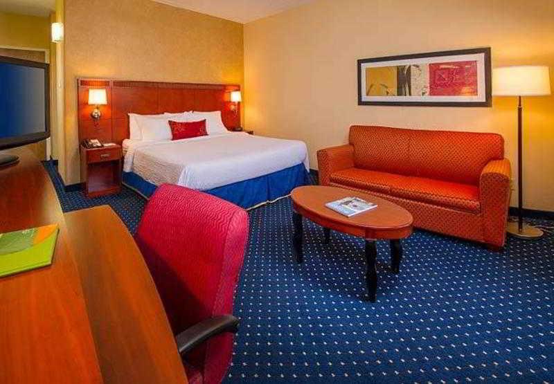 Courtyard By Marriott Charlottesville Kamer foto