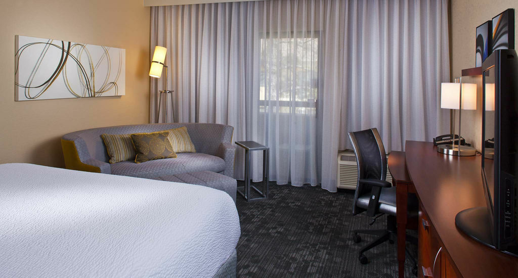 Courtyard By Marriott Charlottesville Buitenkant foto